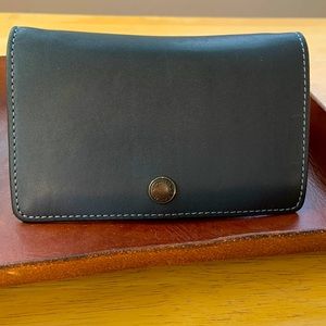 Coach wallet in Navy Blue